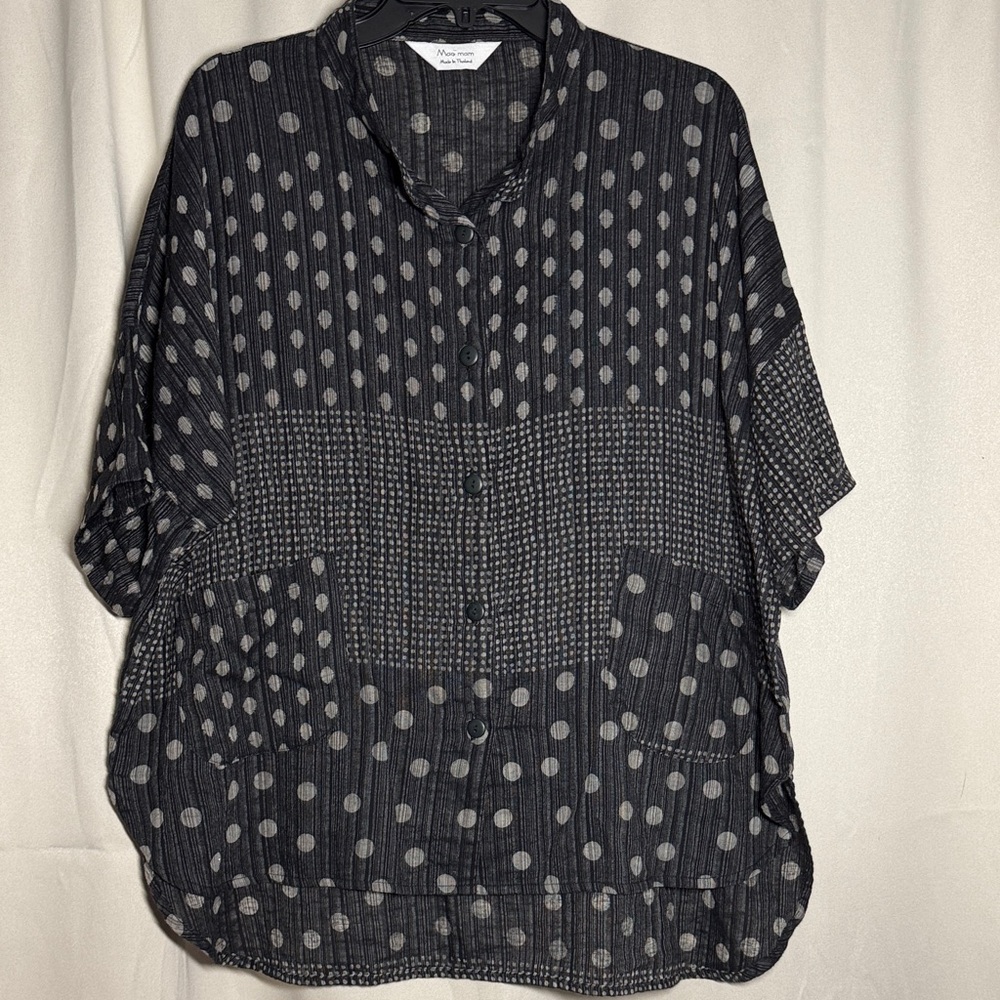 Mao‎ mam Polka Dot Short Sleeve Bat Wing Button Down Top One Size Black Gray